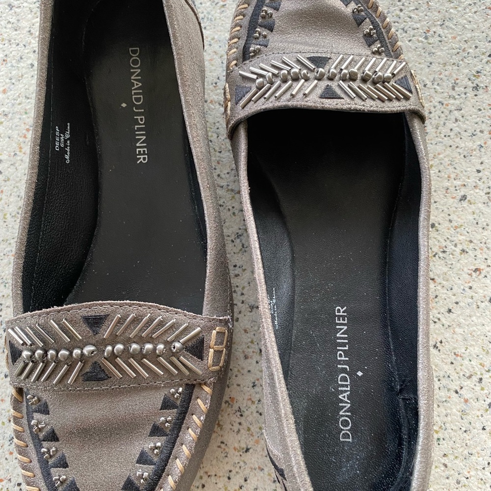 EUC Donald J Pliner “DEESP” ladies’ metallic/beaded loafers, size 6-1/2 medium - Picture 5 of 10